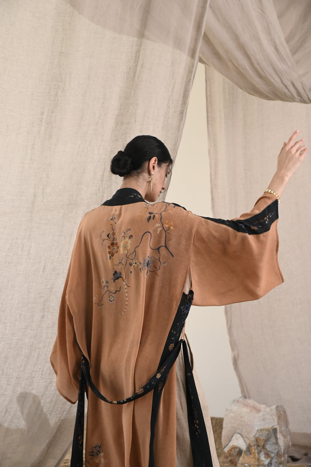 Kurakami Kimono | Quartz