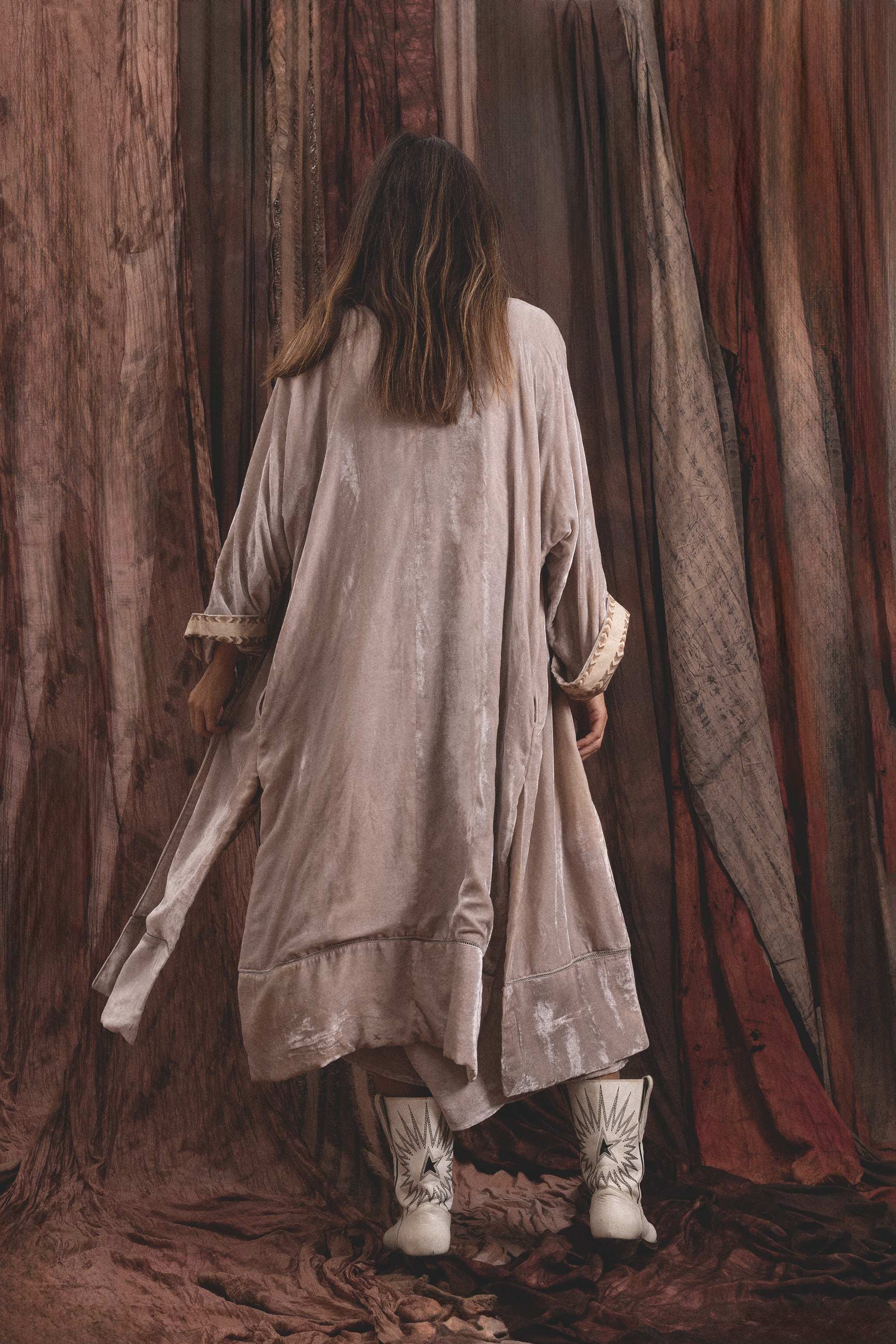 Velvet Slip Mist The White Raven Velvet Slip Mist The White Raven